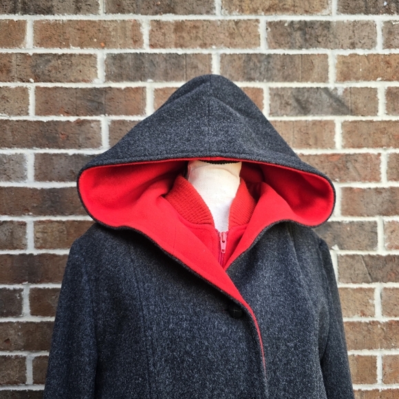 Vintage Gray Hooded Wool Coat with Red Interior Trim - Picture 4 of 16